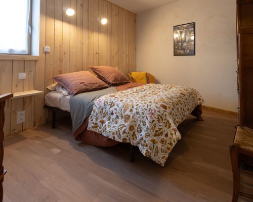 chambre-côté-cour-gîte-chambre-d'hôtes-de-paille-et-de-bois-la-pommeraye-msl-été-2026©Dominique Drouet -0J2A9524 (3)