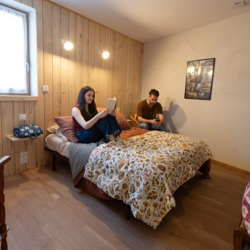 chambre-couple-gîte-chambre-d'hôtes-de-paille-et-de-bois-la-pommeraye-msl-été-2026©Dominique Drouet -0J2A9516 (8)