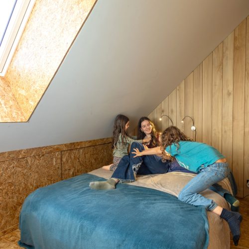 chambre-jeu-enfant-ado-dortoir-gîte-de-paille-et-de-bois-la-pommeraye-msl-été-2026©Dominique Drouet -0J2A9070 (3)