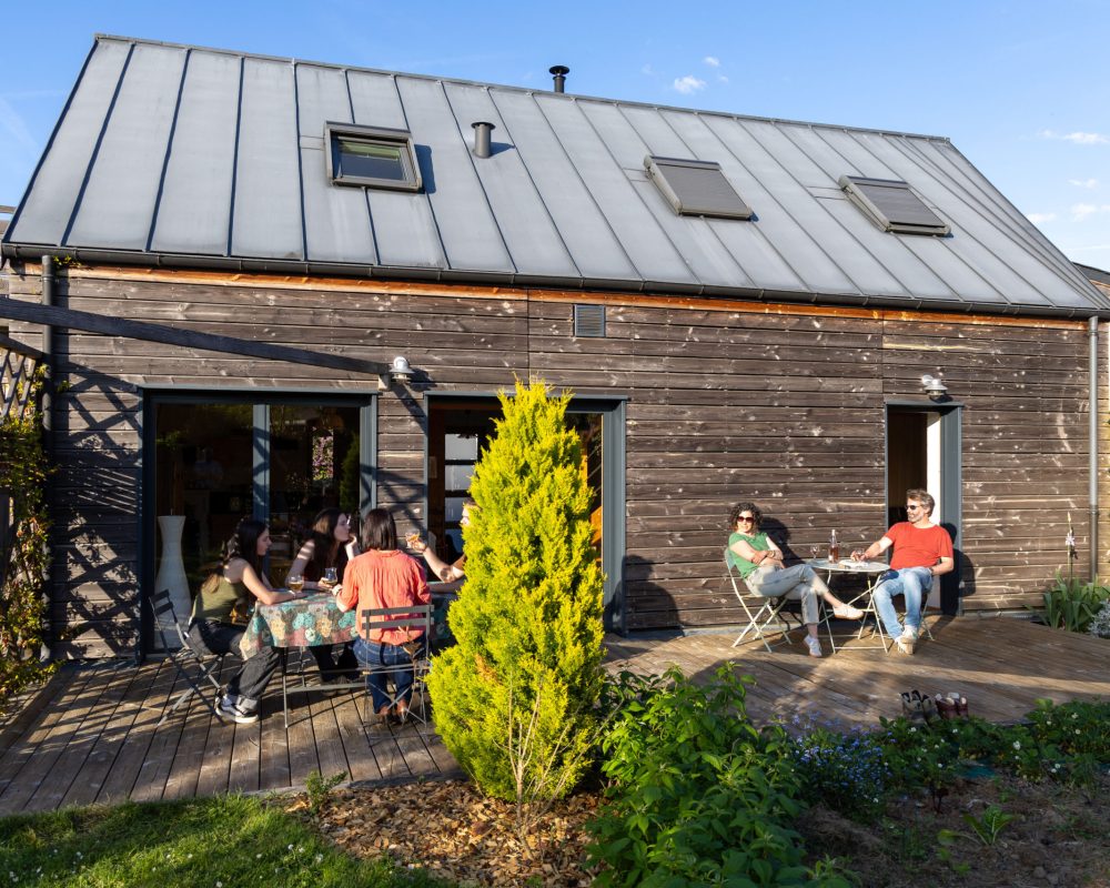 terrasse-jardin-gîte-d'hôtes-de-paille-et-de-bois-amis-la-pommeraye-msl-été-2026©Dominique Drouet -0J2A9418 (2)